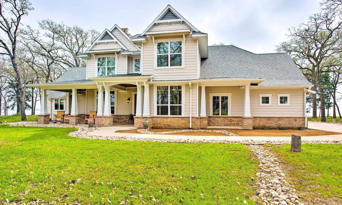 Quinlan House | Waterfront Lake Tawakoni Home w/Fire Pit!
