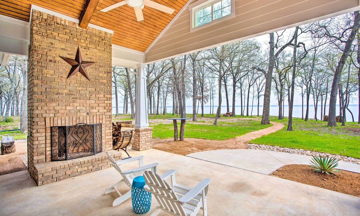 Quinlan Cottage | Waterfront Lake Tawakoni Home w/Fire Pit!