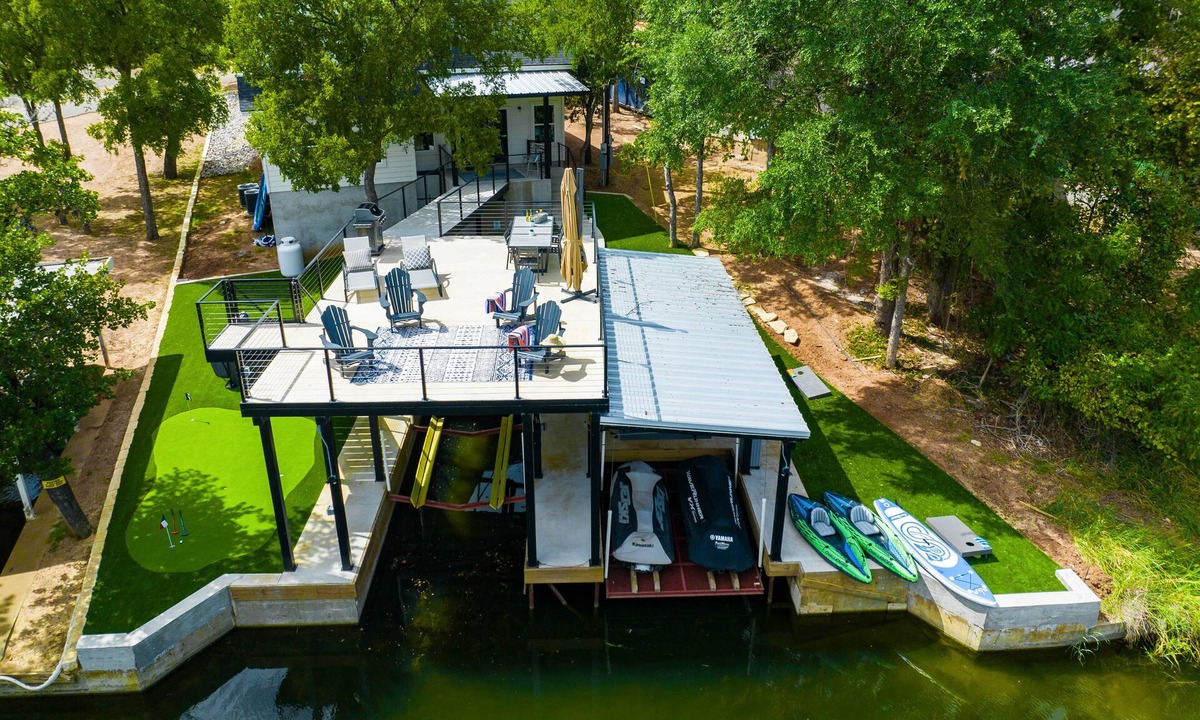 Granite Shoals House | Waterfront Lake LBJ Retreat w/Hot Tub & Deck!