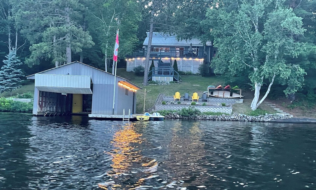 West Arm Cottage | Waterfront Lakehouse Retreat on Nipissing-West Arm