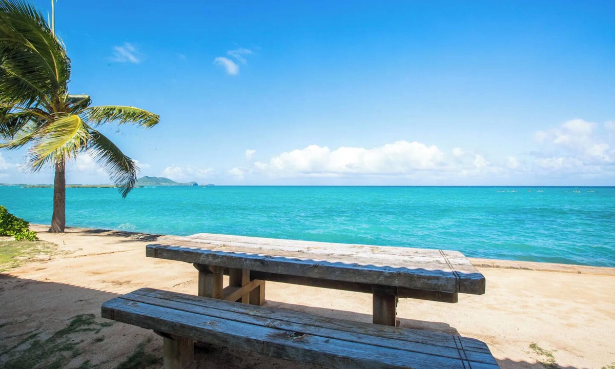 Lanikai House | Waterfront Lanikai Beach Compound