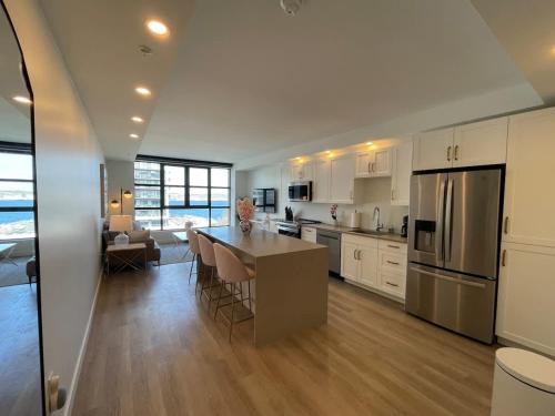 Downtown Halifax Apartment | Waterfront large 1 BR with 6 appliances & gym