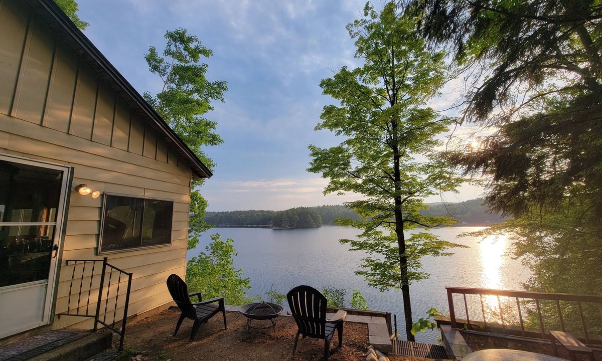 Colton House | Waterfront Location. Panoramic Views. Cozy Comforts. Treehouse Tranquility.