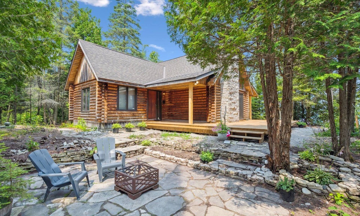Lion's Head Cabin | WATERFRONT | Log Cabin | Starlink |