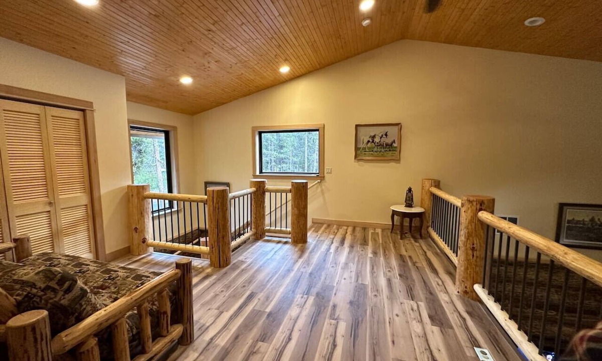 Three Rivers Cabin | Waterfront Log Cabin - Sunriver