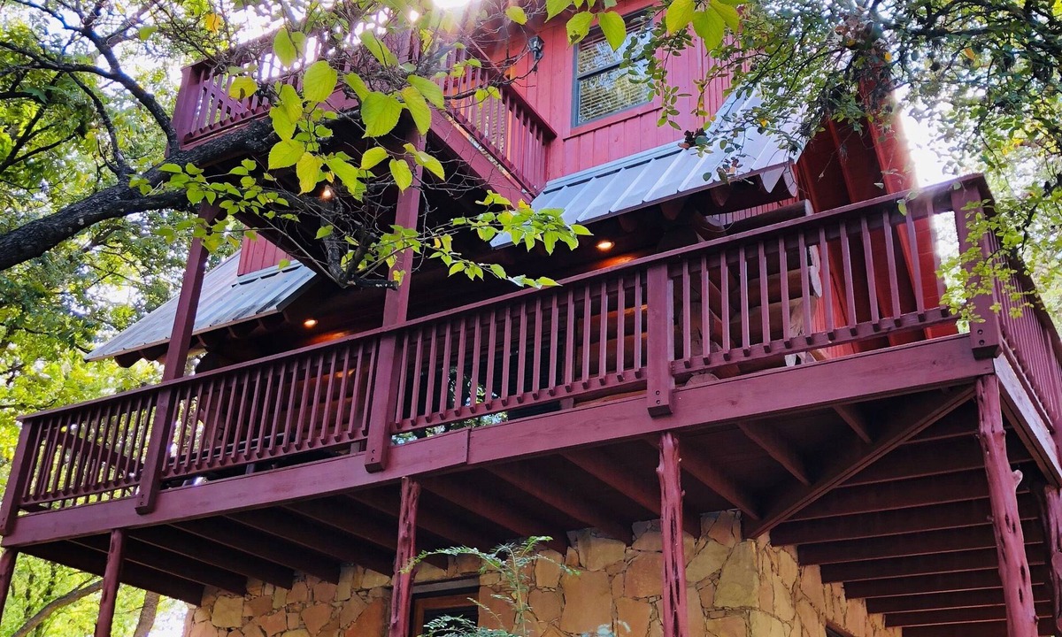 Marble Falls Cabin | Waterfront Log Cabin w/King Suite, Great Views