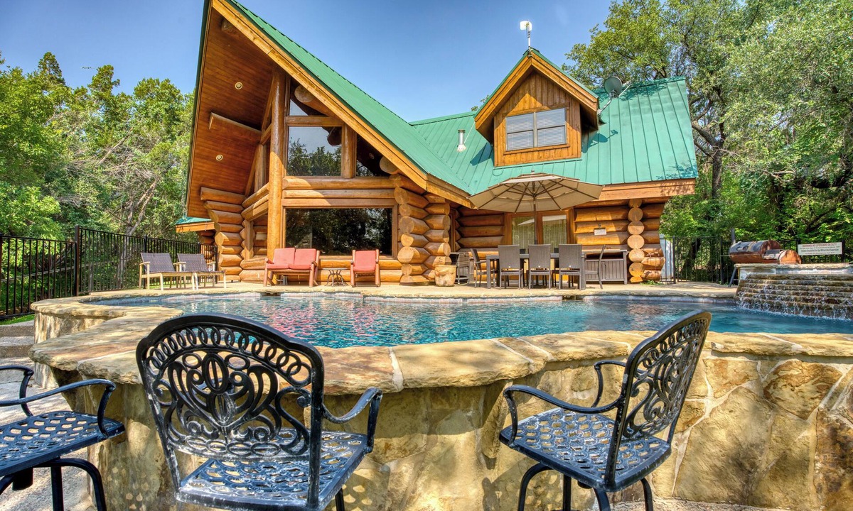 Marble Falls Cabin | Waterfront Log Lodge w/Pool, Hot Tub & Sleeps 15