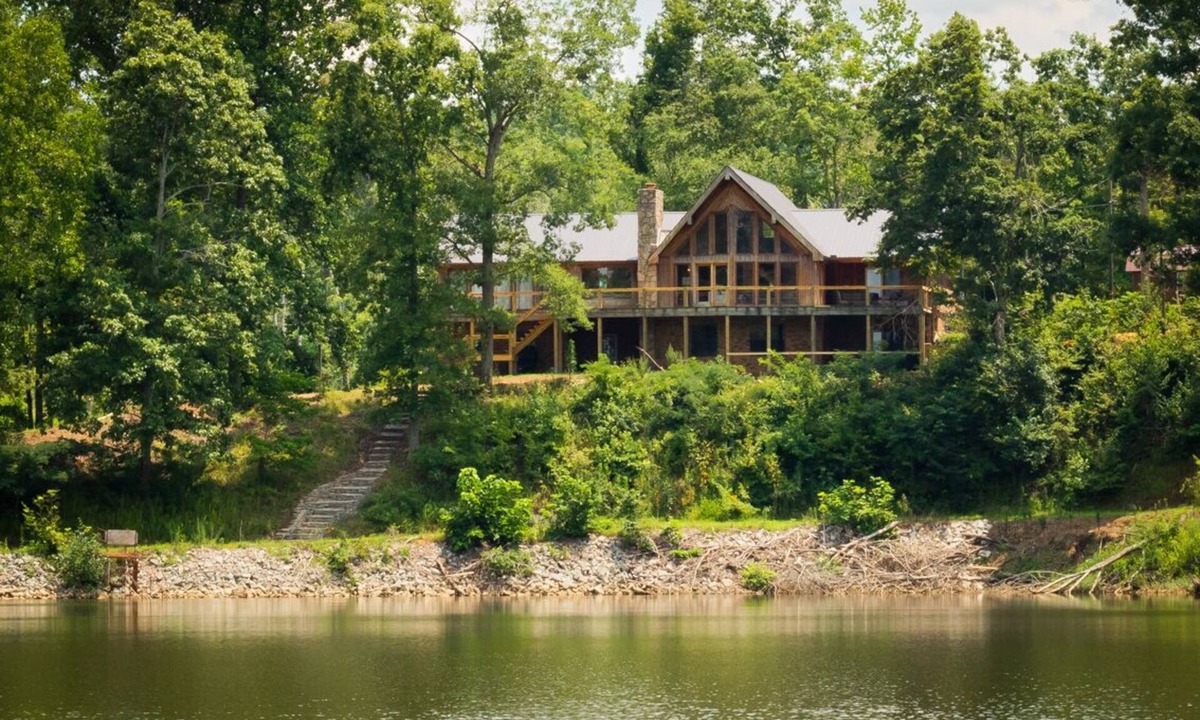 Linden House | Waterfront Luxury Getaway