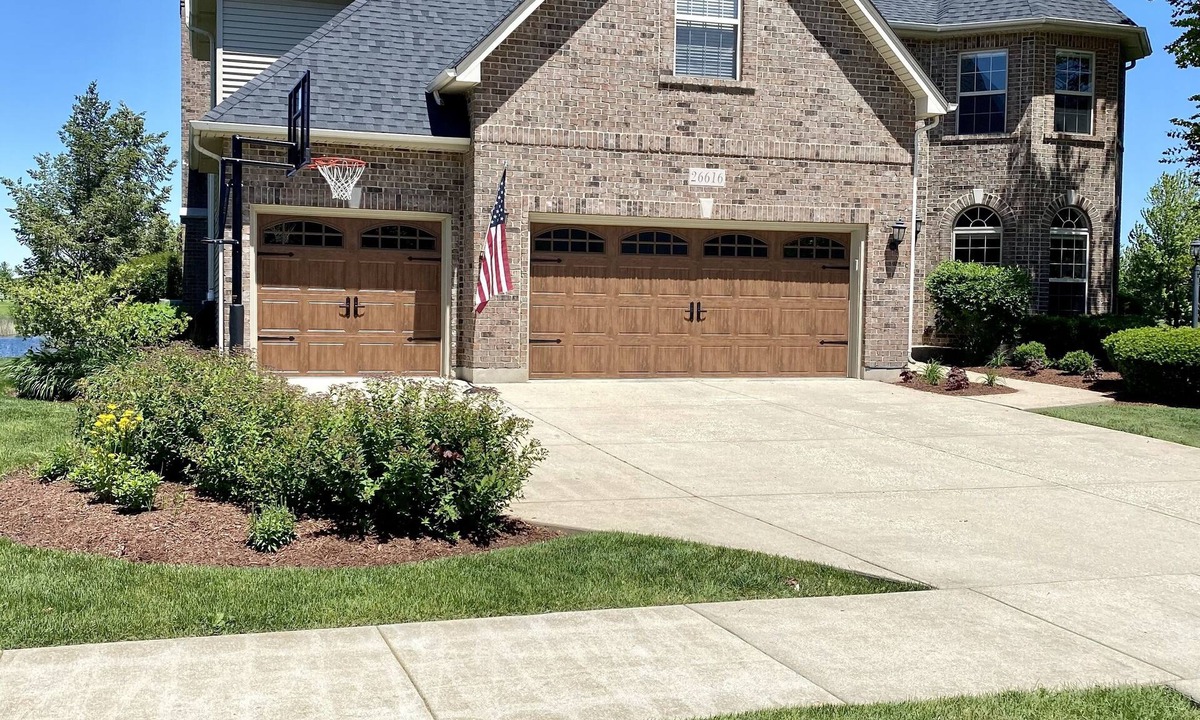 Plainfield House | WATERFRONT LUXURY HOME WILL FEEL LIKE A RESORT FOR 12 or More