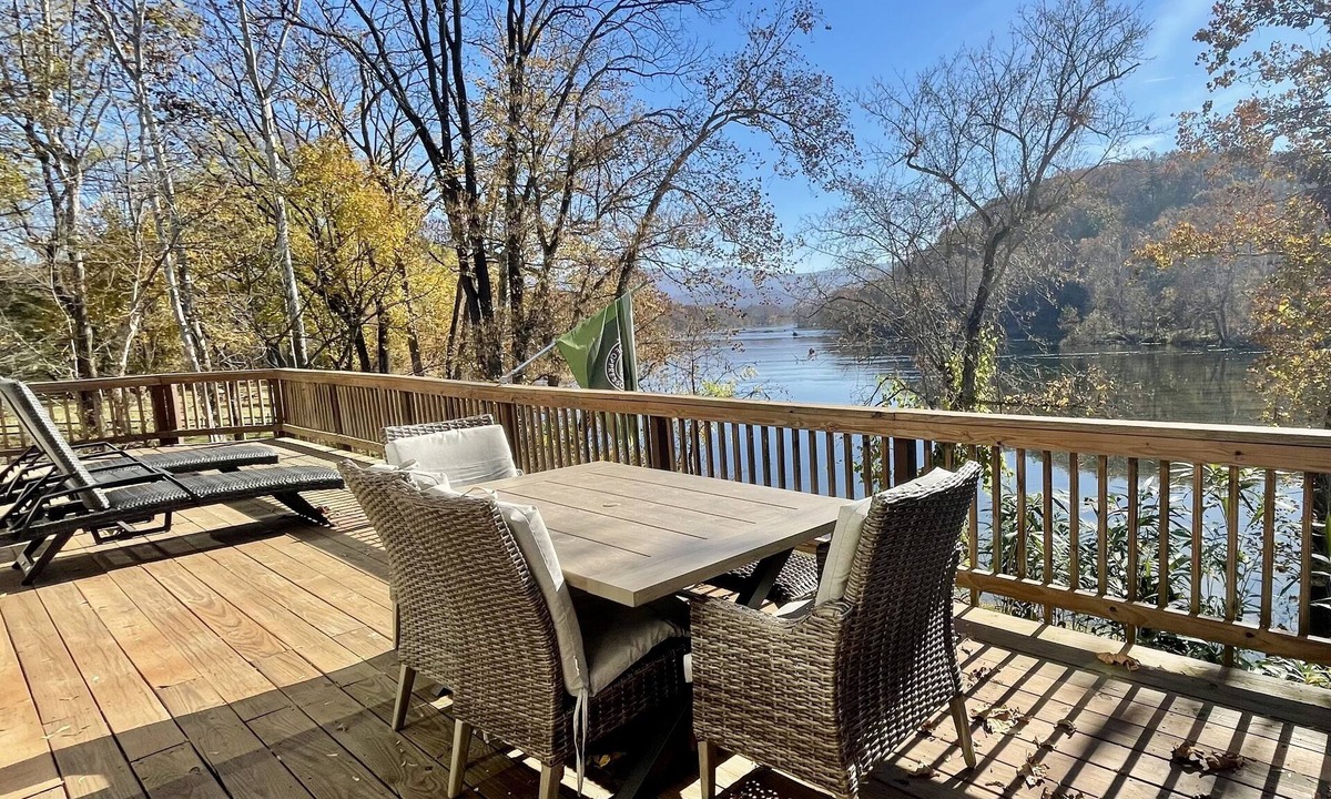 Luray Cabin | Waterfront, Luxury Panoramic View, Fast Wi-Fi, Private River Access Steps Away!