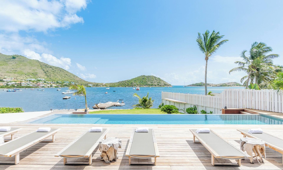 Cul de Sac Villa | Waterfront luxury villa