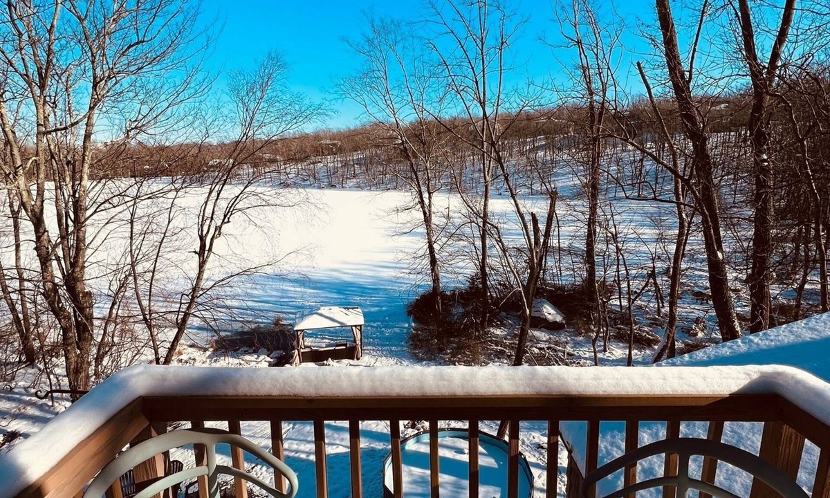 East Stroudsburg Villa | Waterfront Mansion W hot-tub & Pool by RedAwning