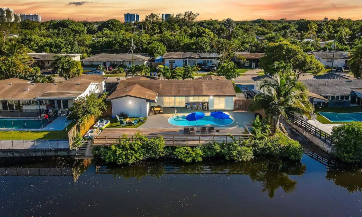 Ojus House | Waterfront Miami Villa w/Pool