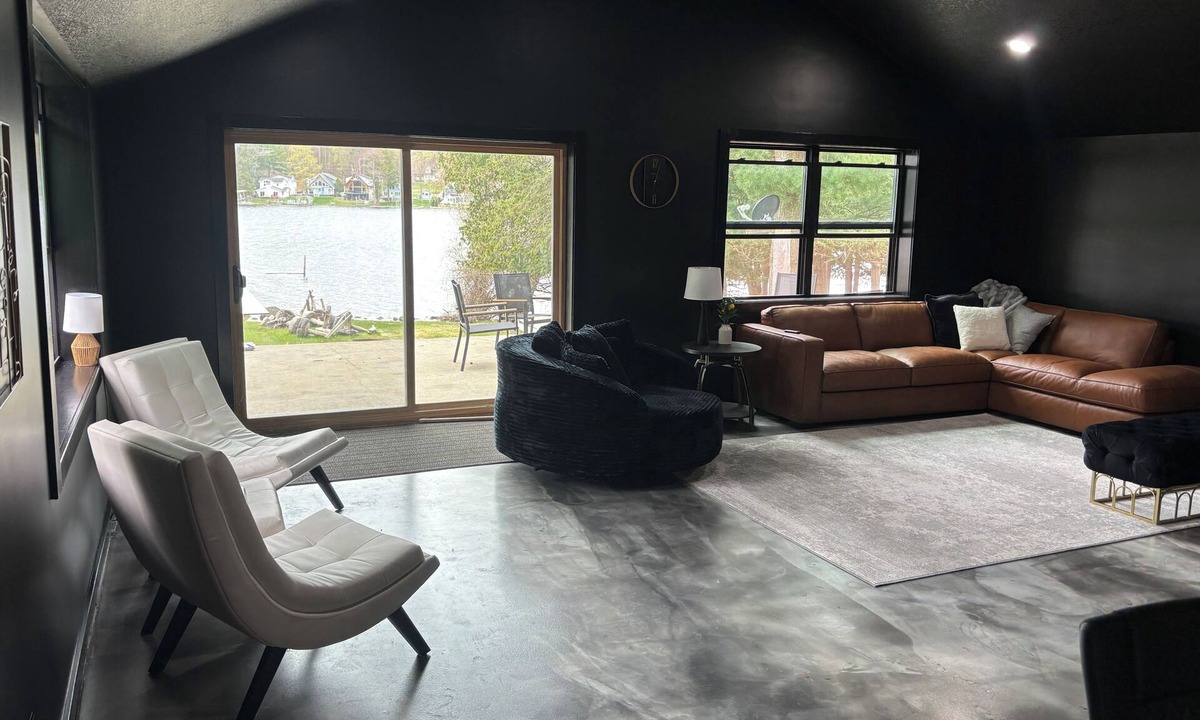 Bellaire House | Waterfront- Modern Luxurious Cabin on Clam Lake – Torch Lake Boating