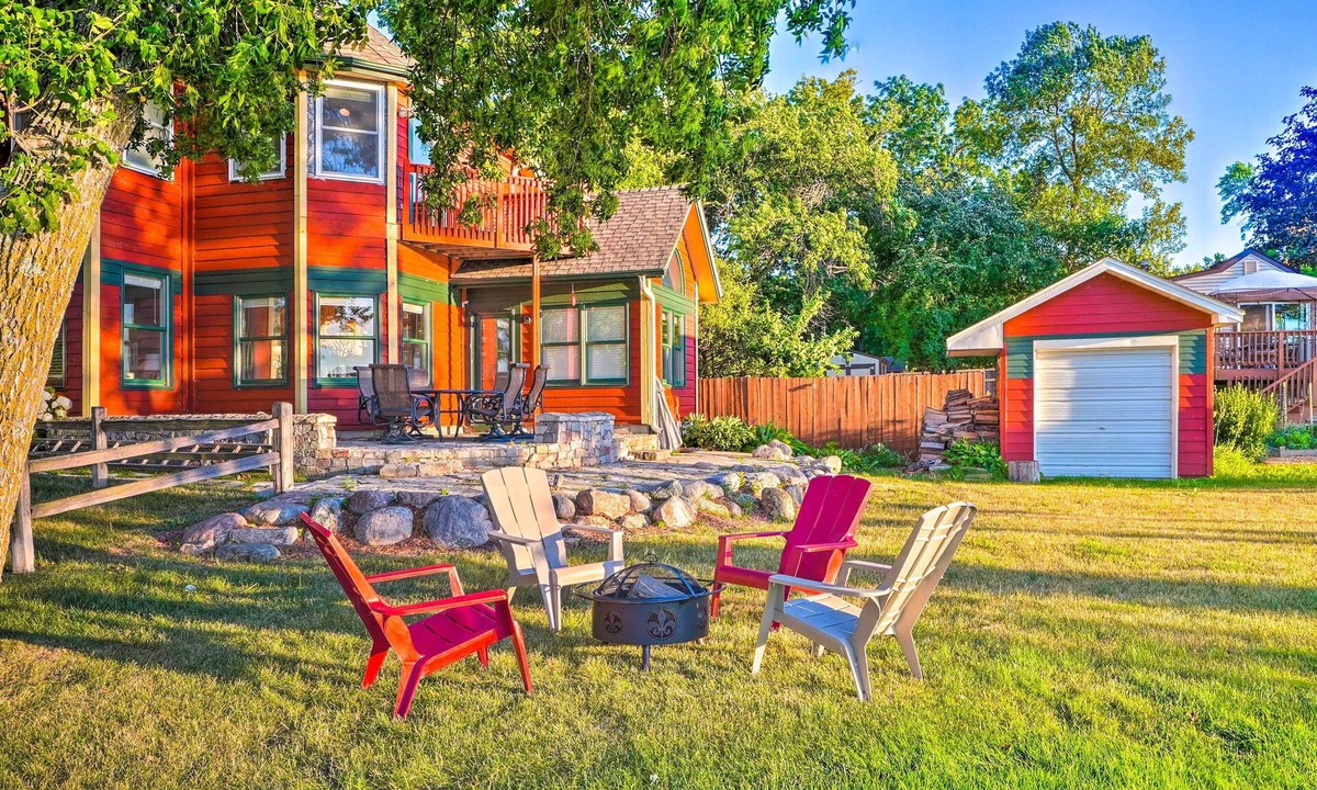 Mound House | Waterfront Mound Retreat w/Dock & Lake Access!