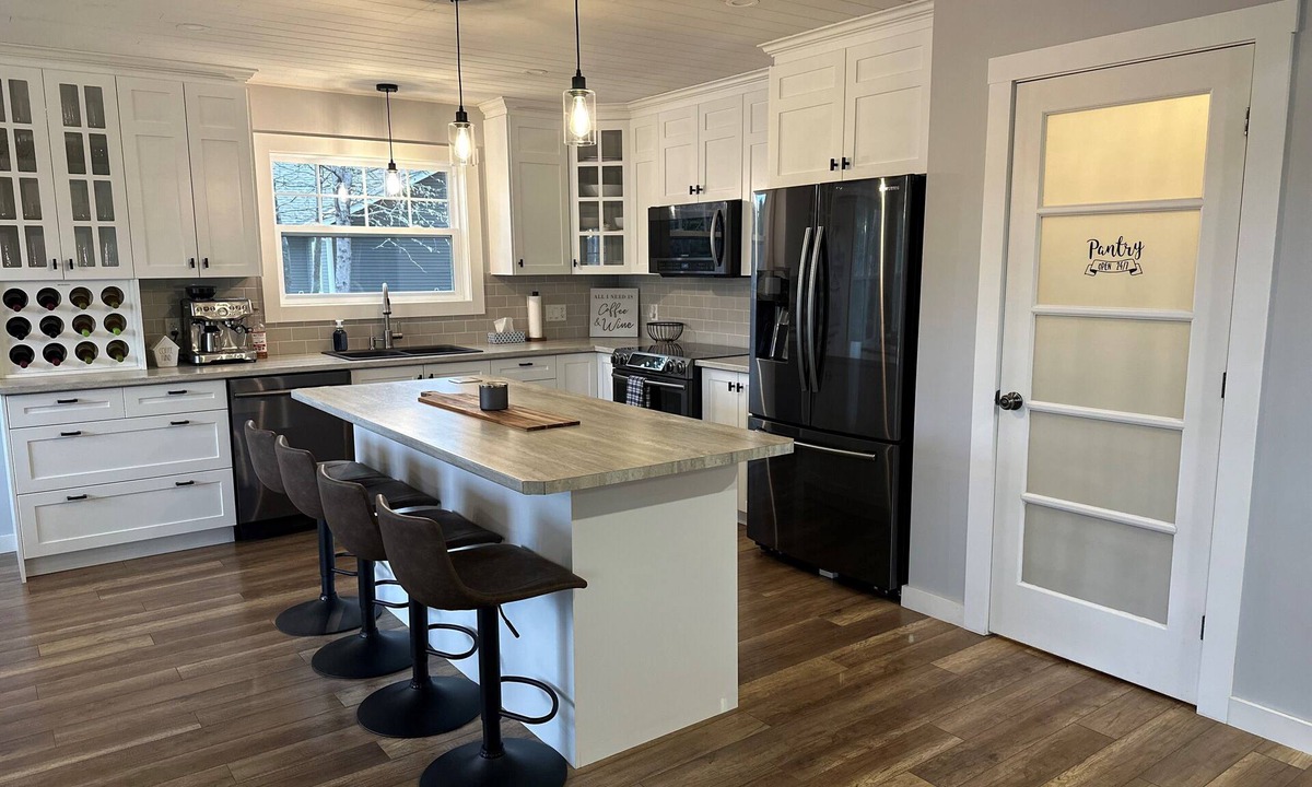 Rexton House | Waterfront | Organized | Clean | Well Stocked