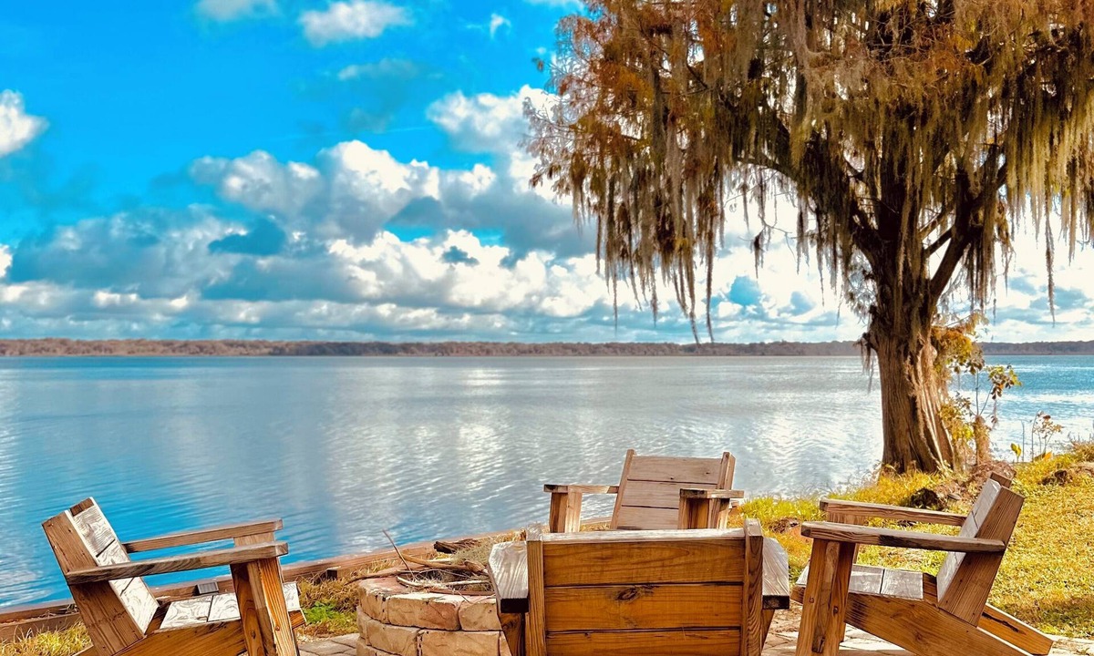 Lake Panasoffkee House | Waterfront Oasis, private dock, cozy fire pit, jacuzzi, stunning views & more