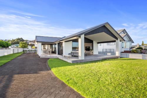 Omokoroa House | Waterfront Oasis - Omokoroa Holiday Home