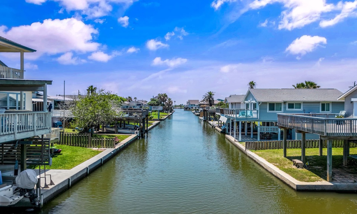 Jamaica Beach House | Waterfront on Bay +Beach+Kayak+ShuffleBoard+Cornhole+Great Fishing