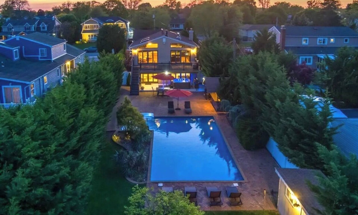 Massapequa House | Waterfront Paradise on Long Island