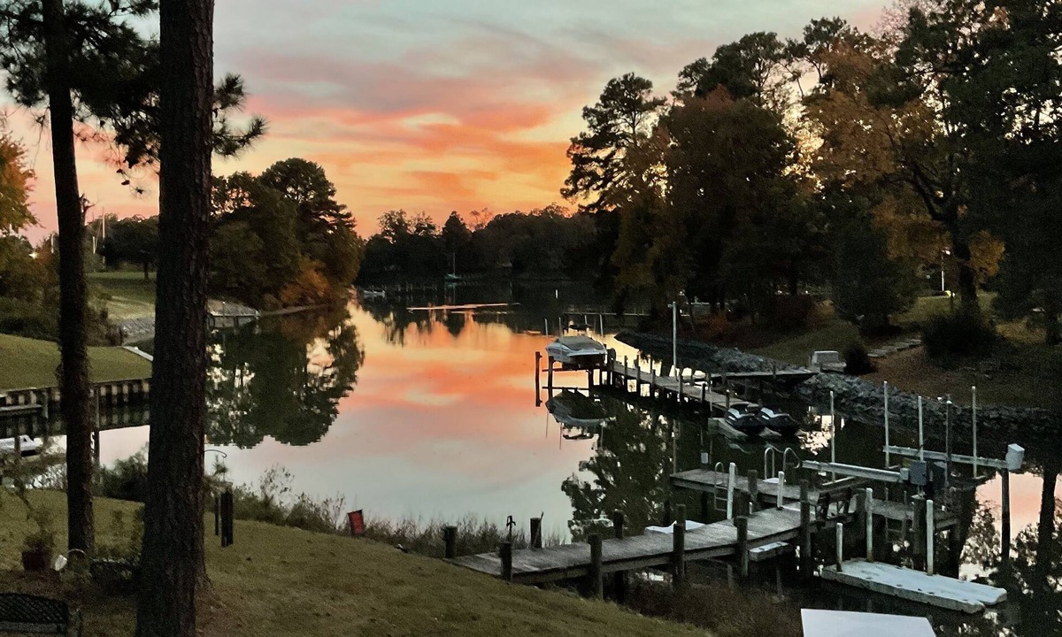 Weems House | Waterfront-Peaceful-Weems-VA-NNK-Kayaks-Views