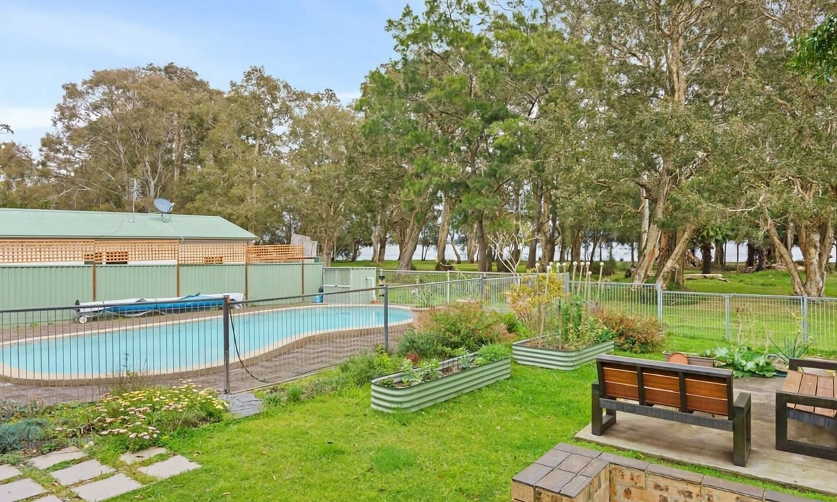 Toukley House | Waterfront Pet Friendly Abode Toukley NSW