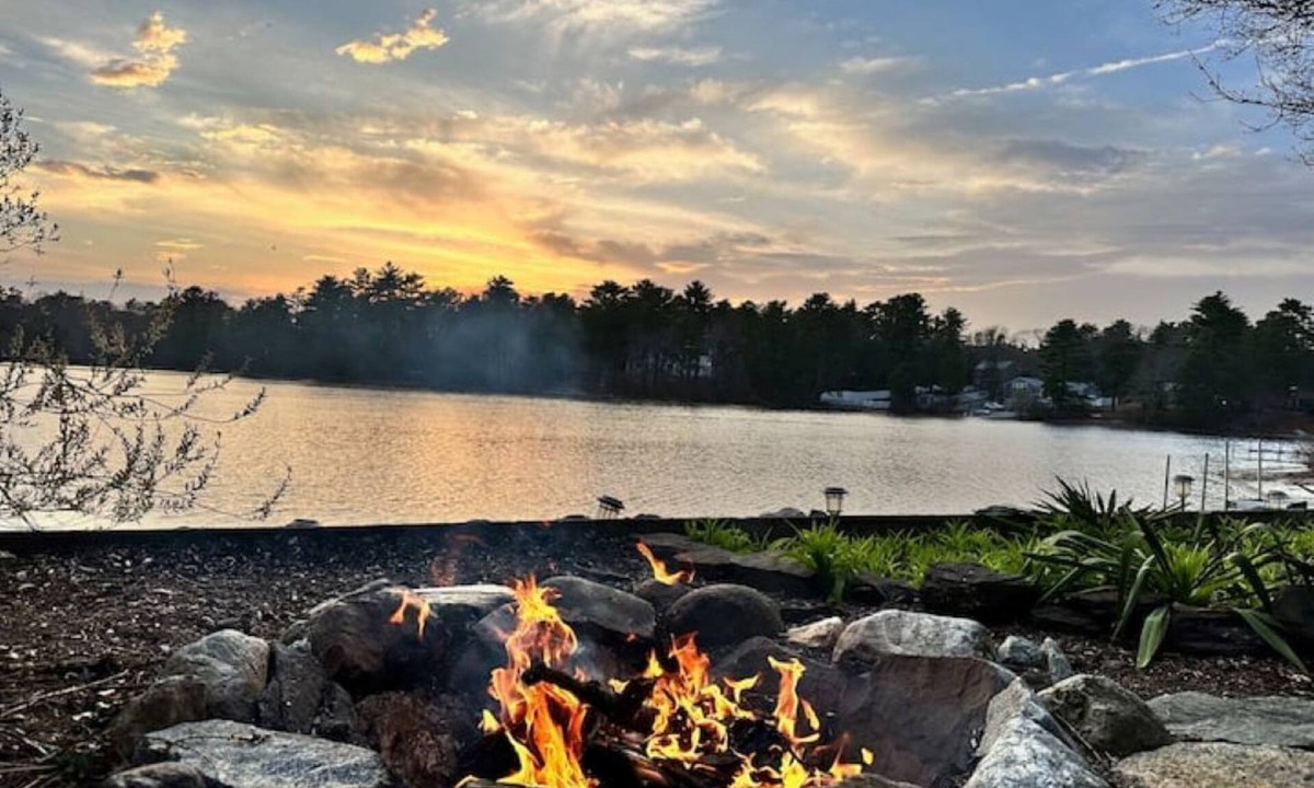 Plymouth House | Waterfront Pond House – Private & Peaceful Getaway