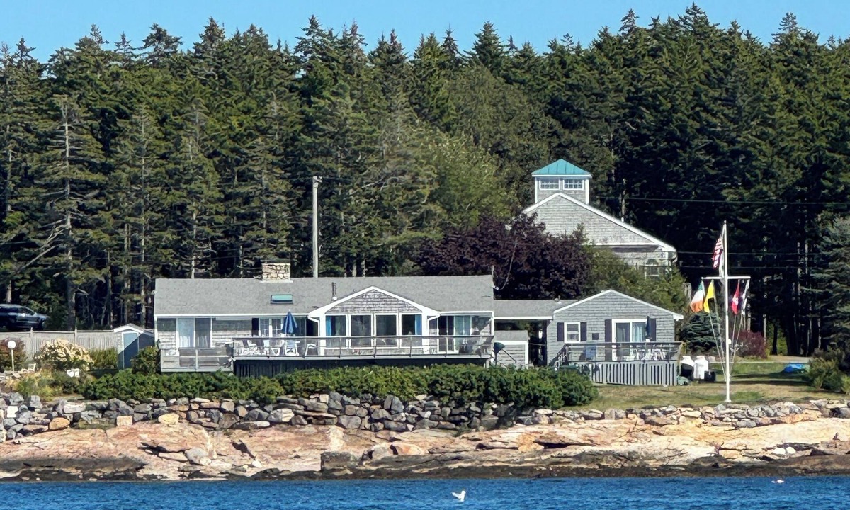 New Harbor House | Waterfront, Pool, Hot Tub, Decks, Beach, Sunsets