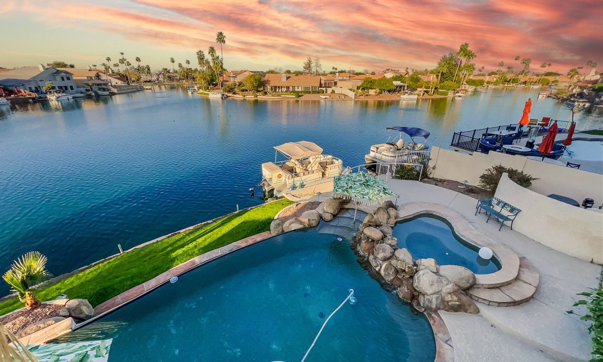 The Islands House | Waterfront, Pool, Sauna, Boat, Luxury living, low price! 30 Night Min.
