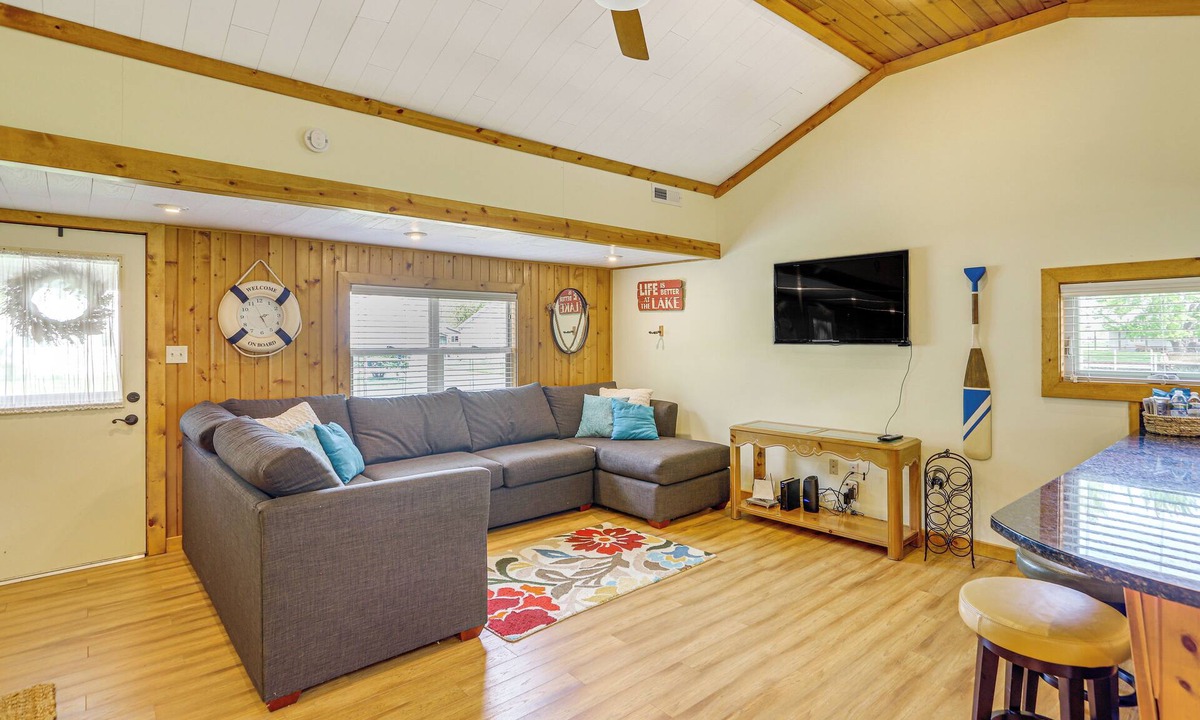 Port Clinton Cottage | Waterfront Port Clinton Cottage w/Fire Pit!