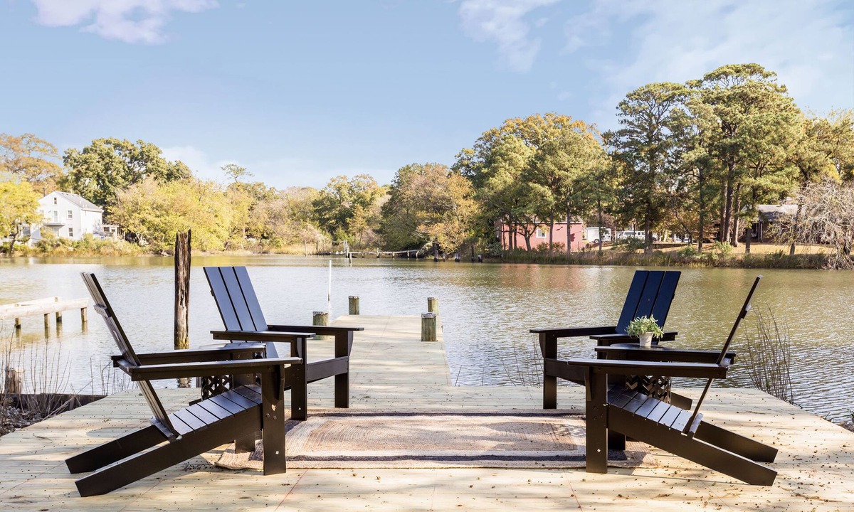 Portsmouth House | Waterfront Portsmouth Home Dock Access