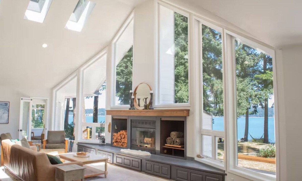 Greenbank House | Waterfront Privacy with Beach Access & Hot Tub