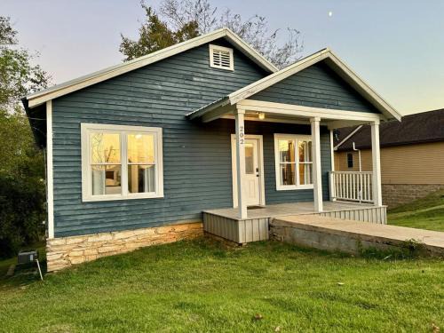 Dover House | Waterfront - Private Retreat - Downtown Dover