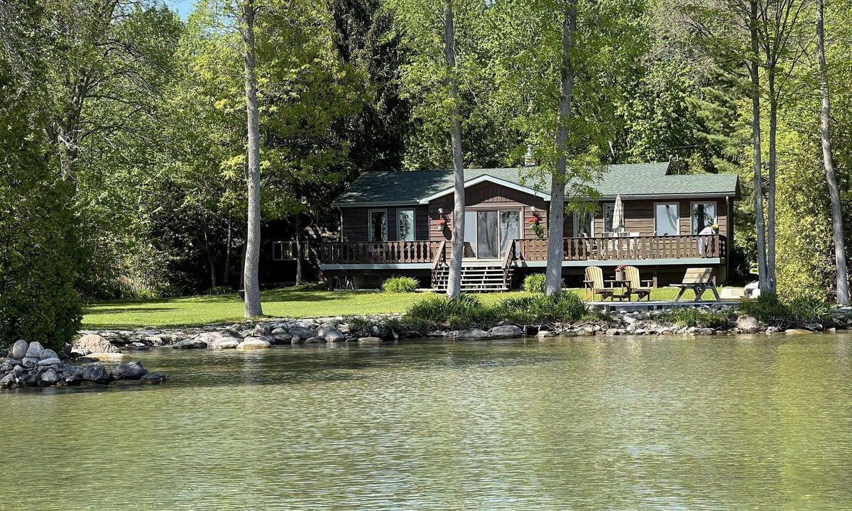 Ramara Cottage | Waterfront & Pvt Beach 120’Shoreline: SHALLOW/Sandy: Perfect for Little Kids!