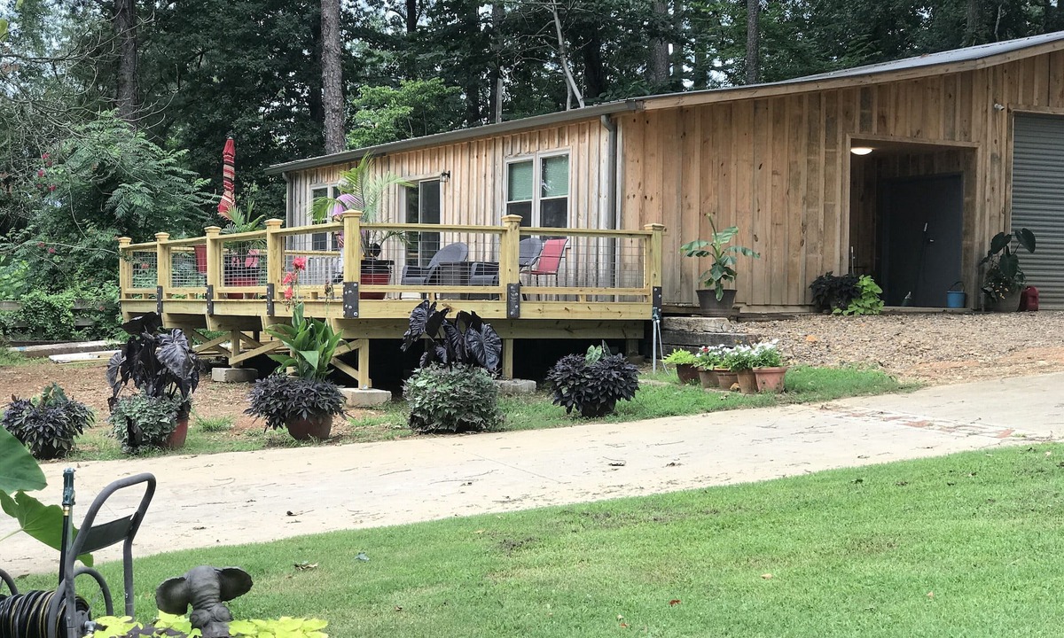 Leesburg Apartment | Waterfront ramp and boat dock