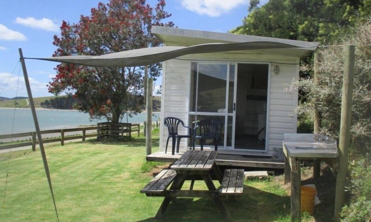 Wayby Cottage | Waterfront retreat on Kaipara Harbour