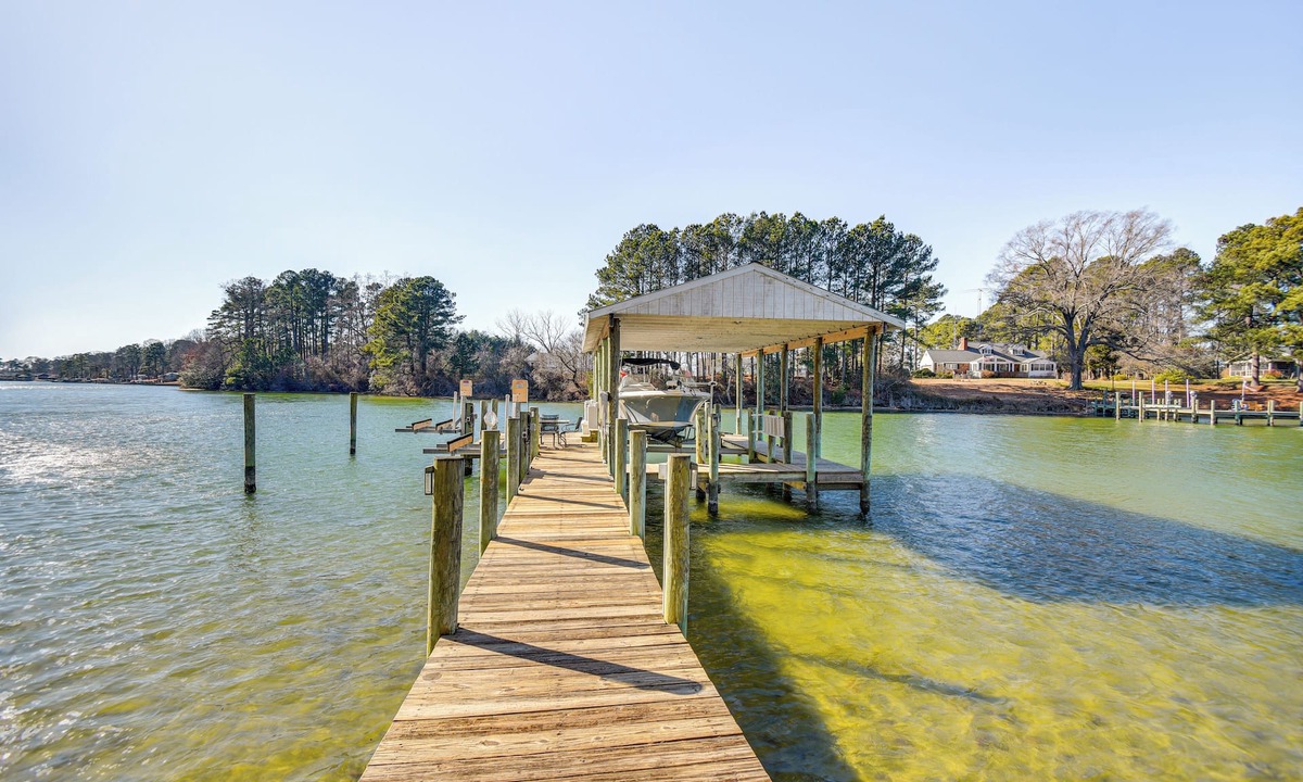Reedville House | Waterfront Reedville Retreat w/Hot Tub + Dock