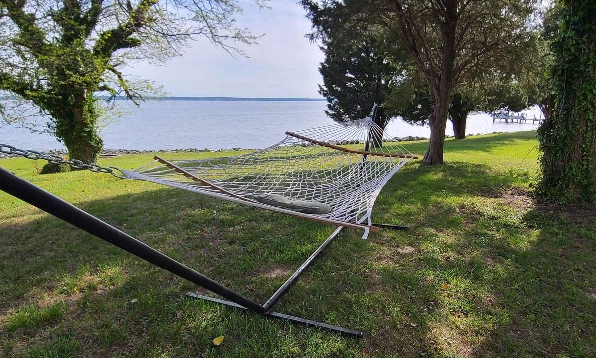 Coltons Point House | Waterfront Relaxing Getaway