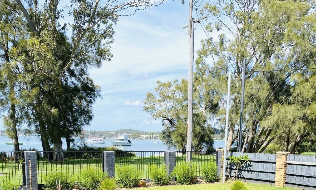 Bolton Point House | Waterfront Reserve - entire home