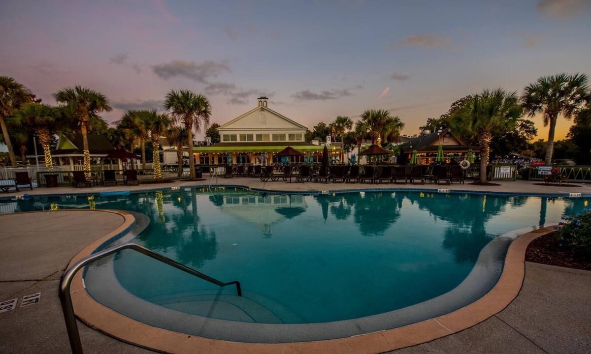 Crystal River Hotel | Waterfront Resort | Pools, Dining & Adventure on Crystal River