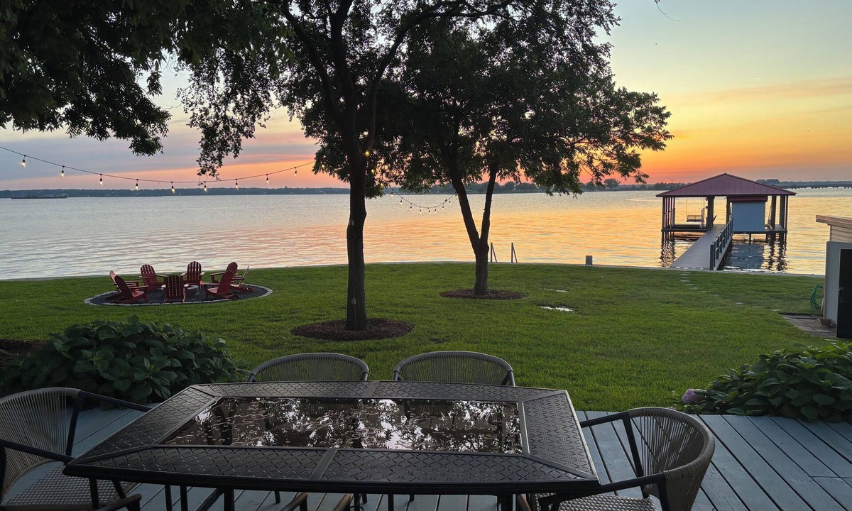 Gun Barrel City House | Waterfront Retreat With Sunset Views