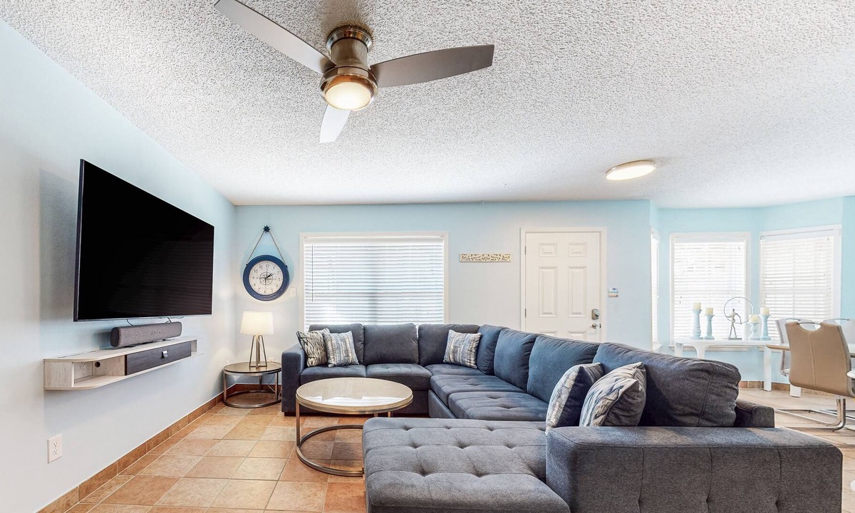 Corpus Christi Condo | Waterfront retreat with WiFi, washer/dryer, & dock - close to the beach
