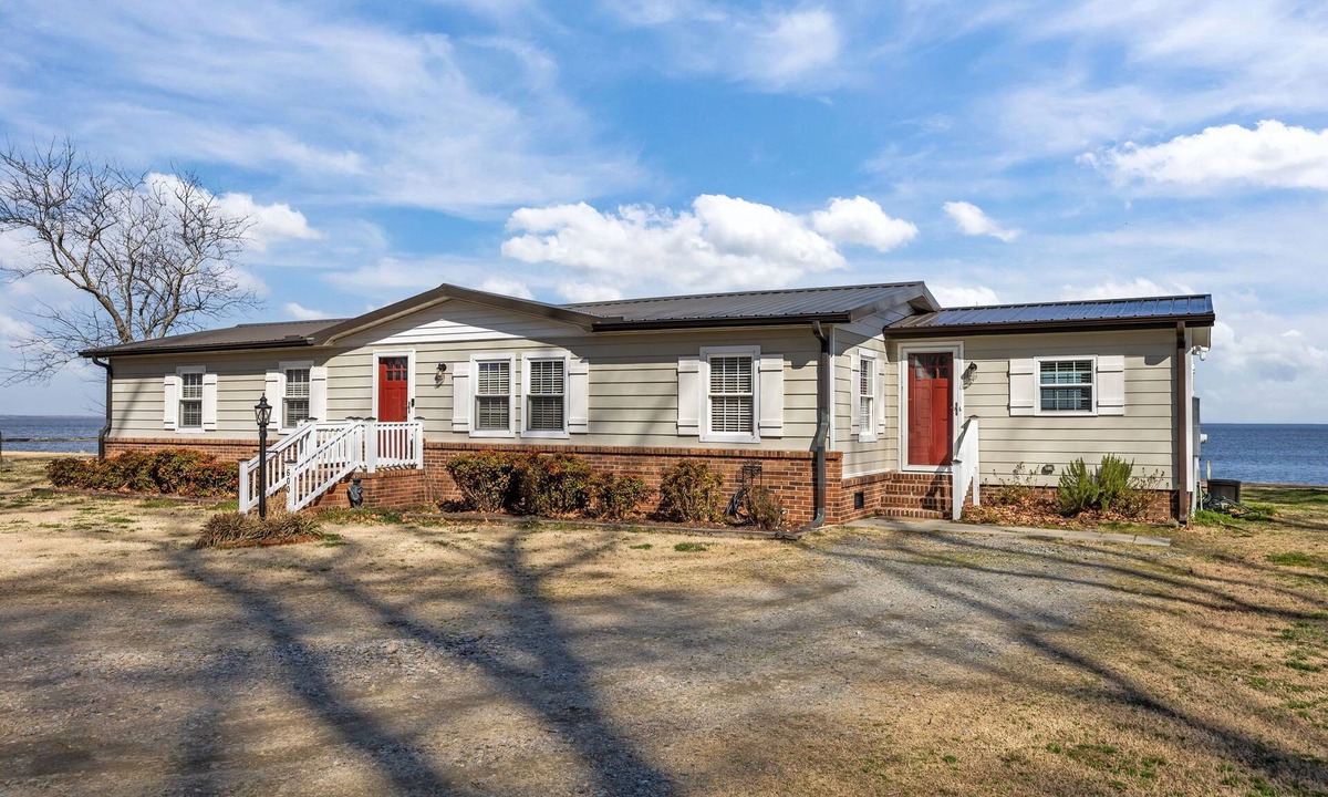 Columbia House | Waterfront Retreat on the Albemarle Sound
