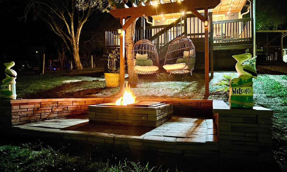 Rio Hondo Cottage | Waterfront Retreat - Pier + Fishing + Fire Pit - Arroyo City, Texas