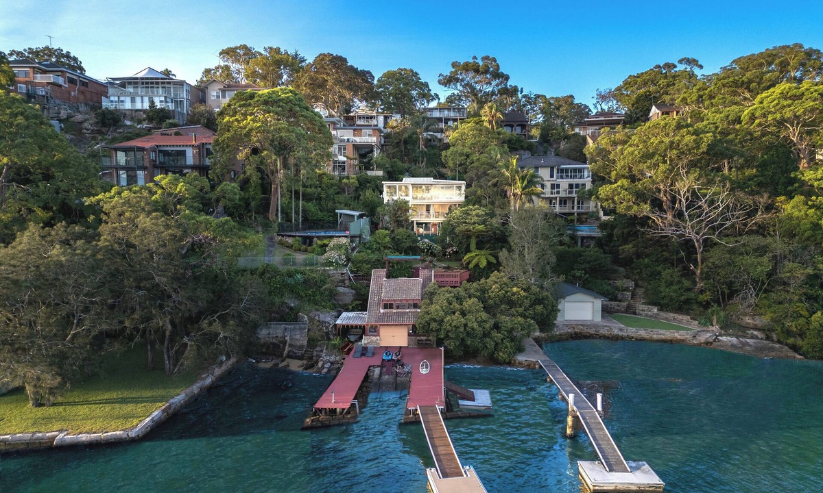 Oatley House | Waterfront Retreat w/2 Jetty – Spacious & Close to Everything