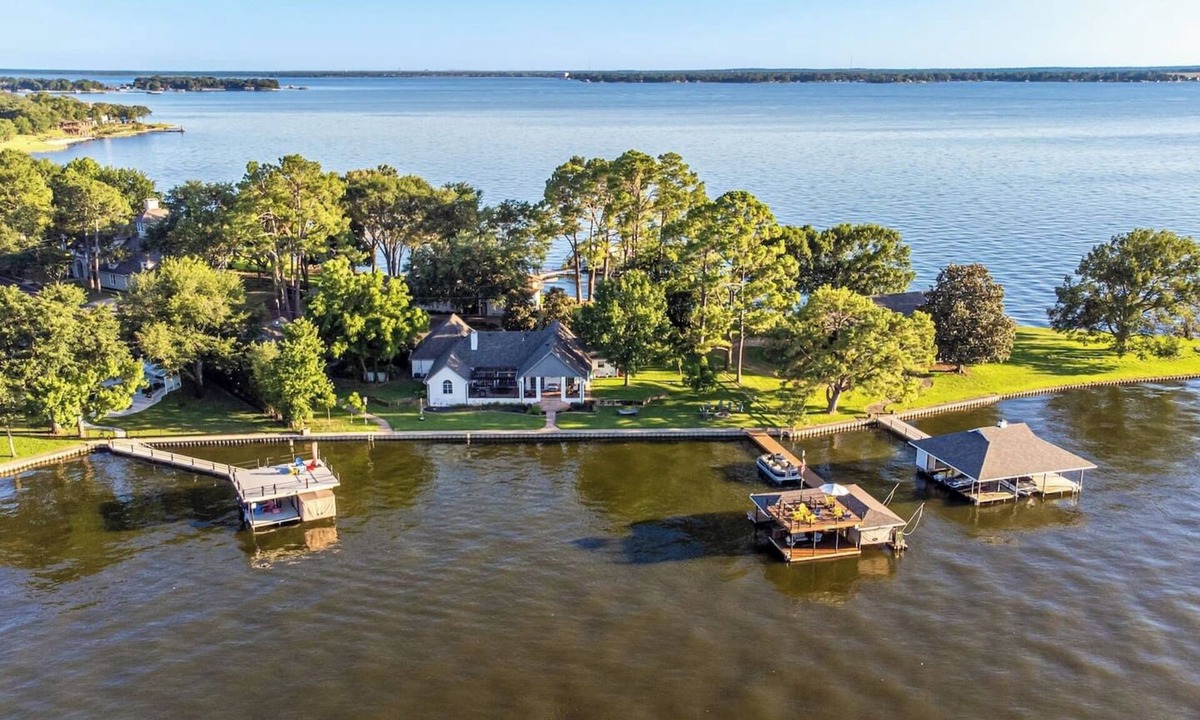 Enchanted Oaks House | Waterfront Retreat w/Game Room, Dock & Pool Table