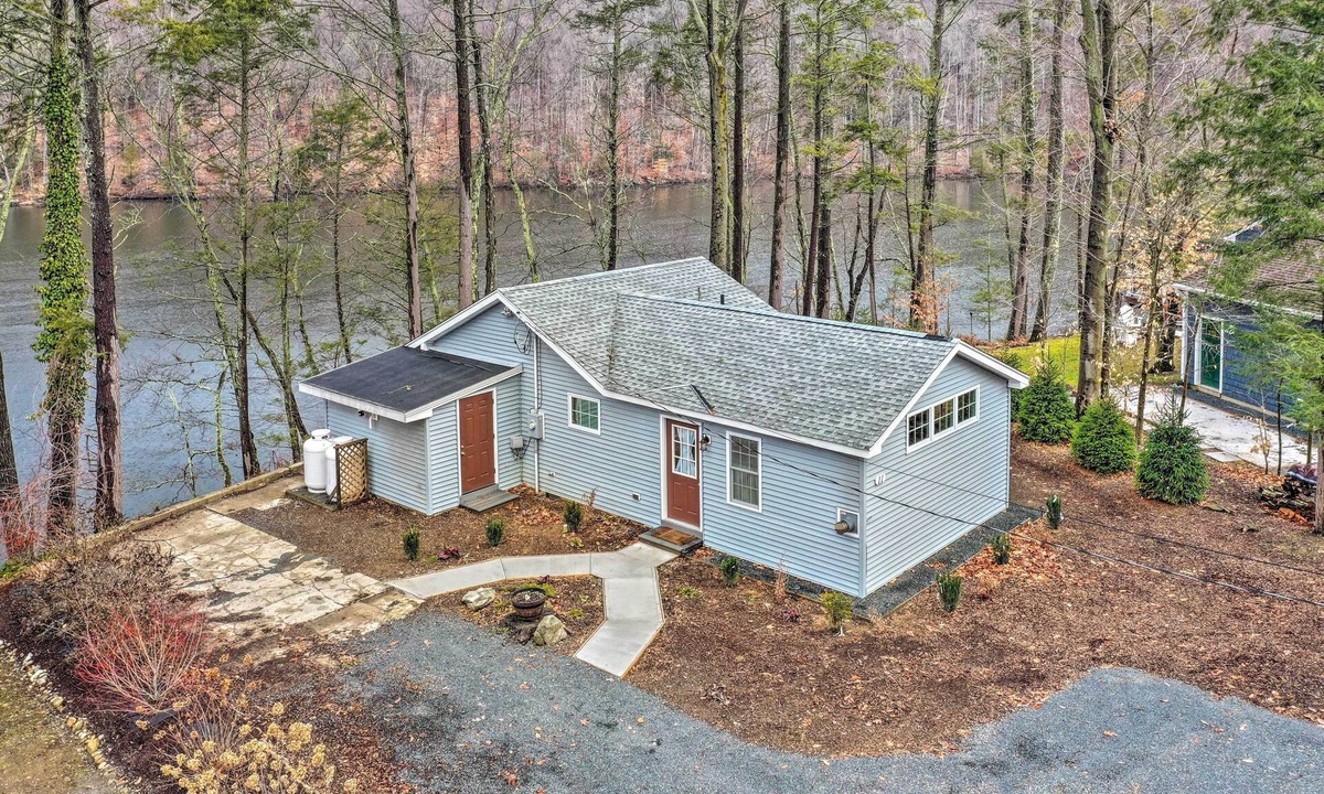 South Britain House | Waterfront Retreat w/Boat Dock & Fire Pit!