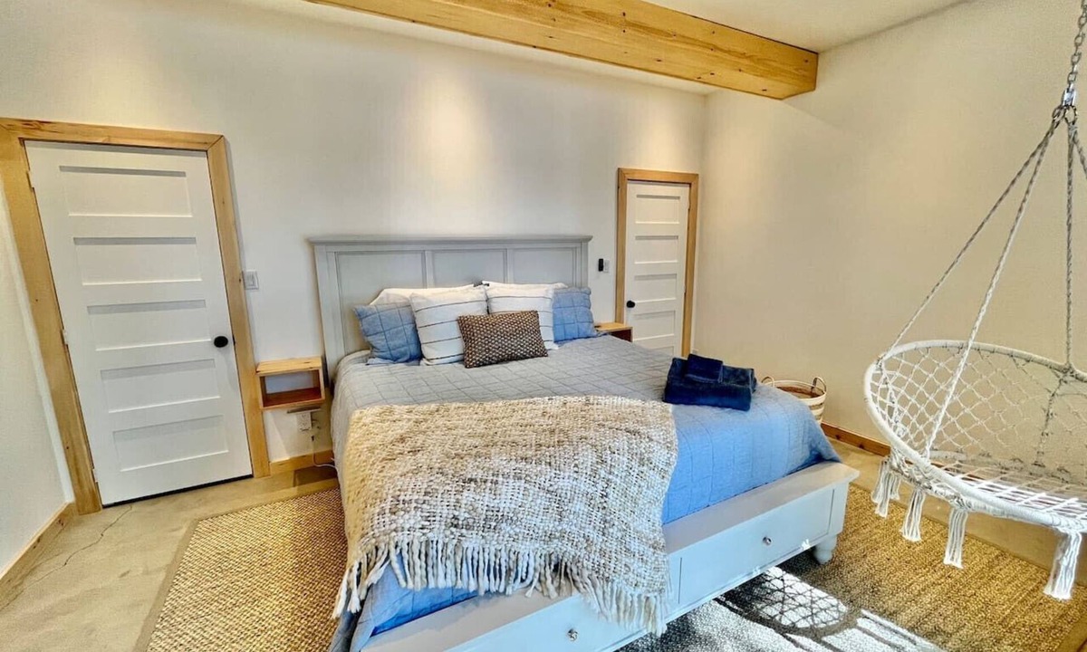 Georgian Bay Cottage | Waterfront Retreat with Sunset Views & Sandy Beach