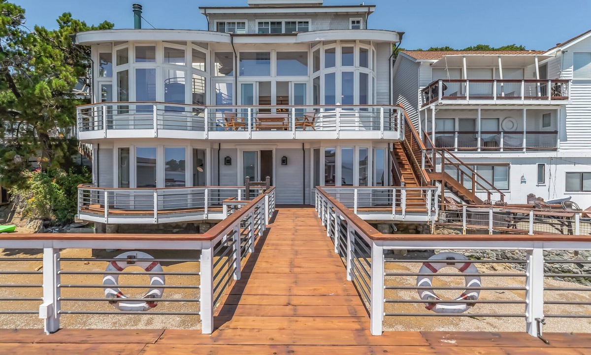 Bayside Acres House | Waterfront Retro Retreat - Amazing SF Getaway