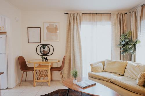 Gold Hill Hotel | Waterfront River Apartments